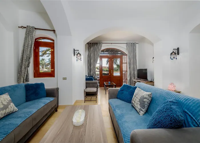 3-bedroom - Great Location- Upper Nubia Appartement