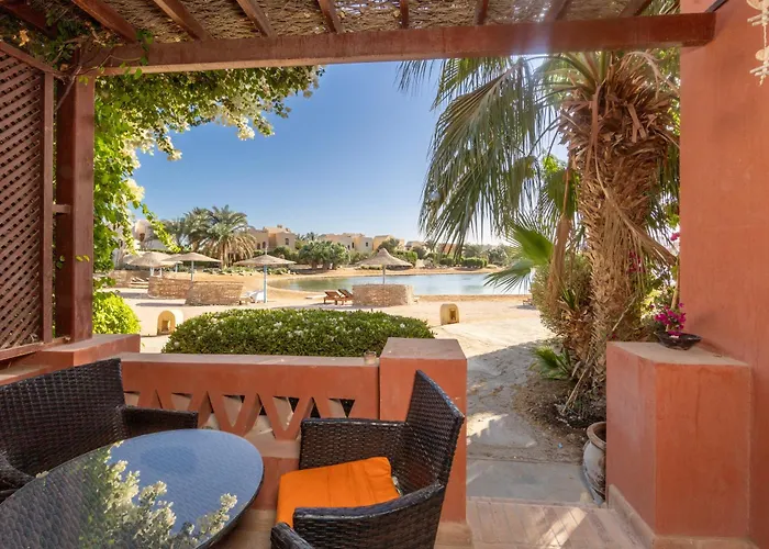 3-bedroom - Great Location- Upper Nubia Appartement